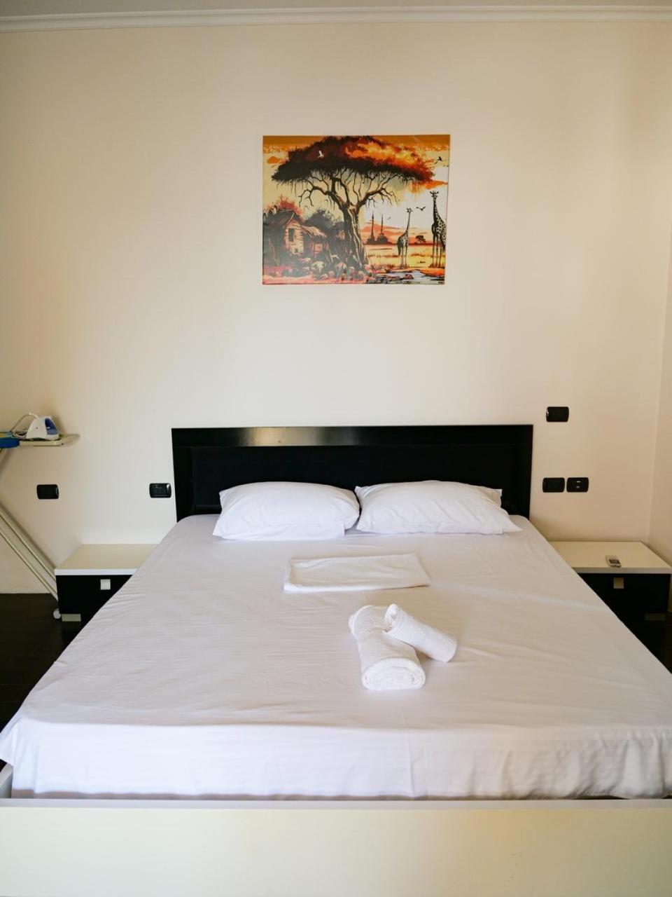 Lux Apartment Vlorë Esterno foto