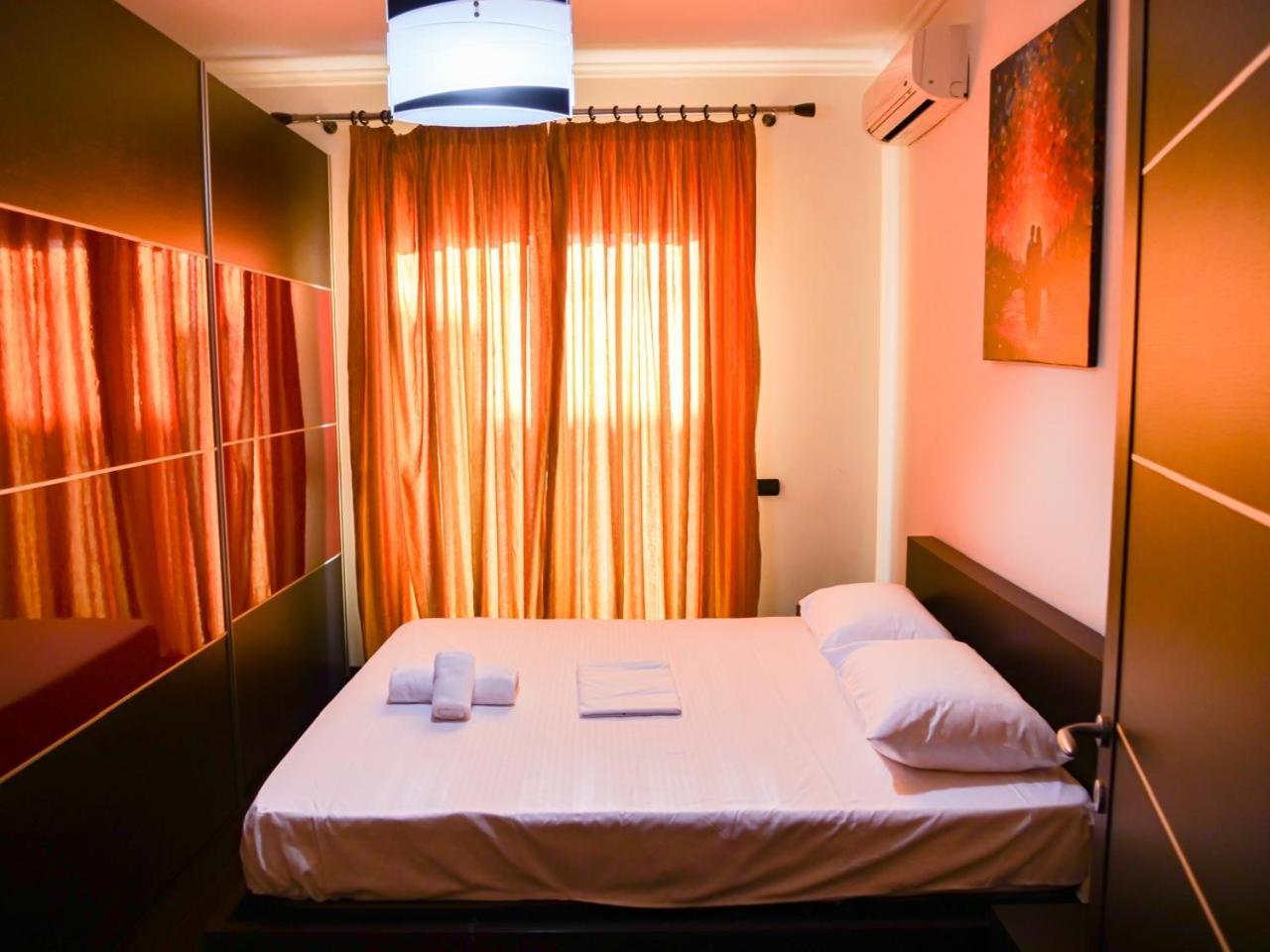 Lux Apartment Vlorë Esterno foto