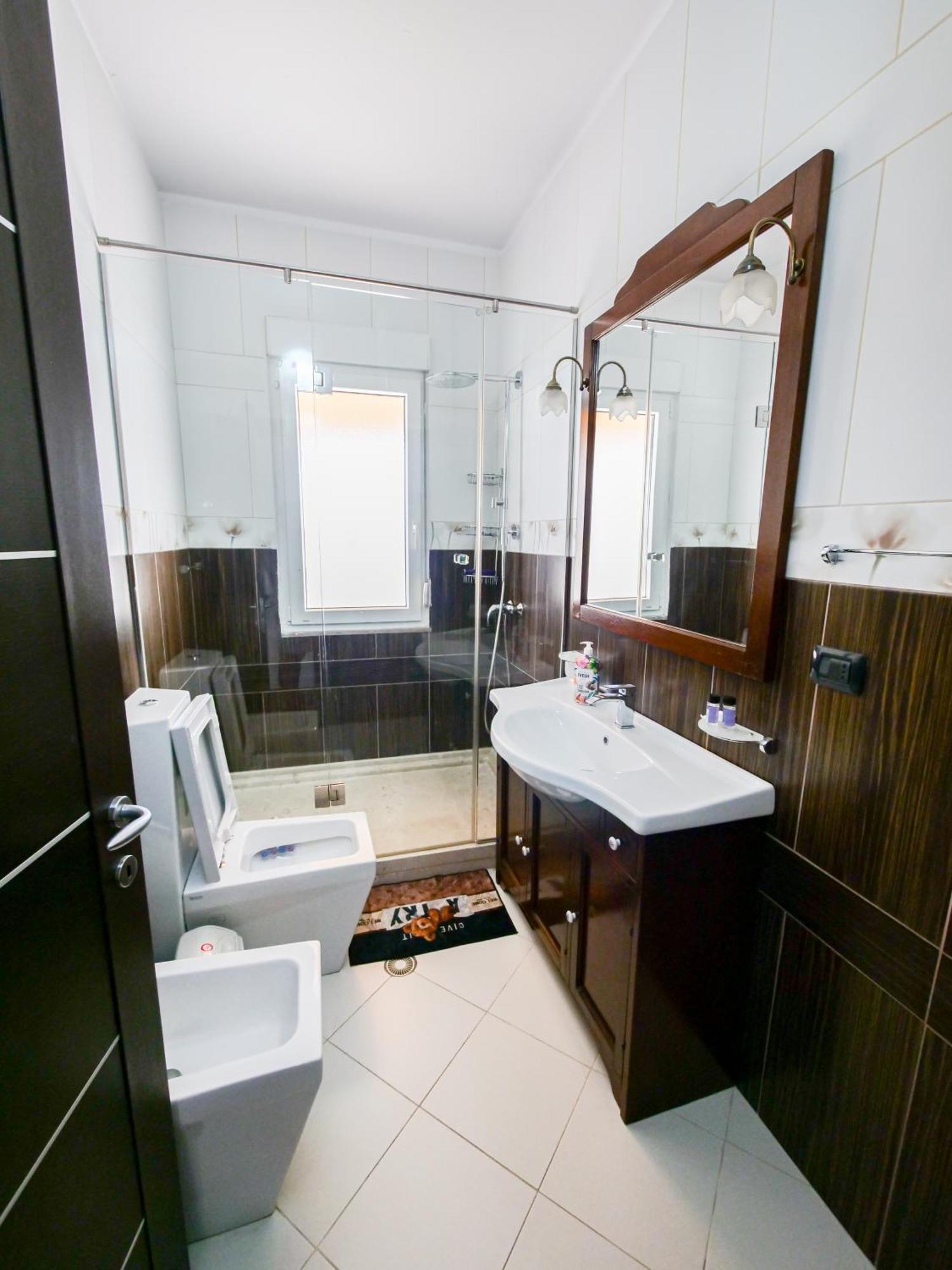 Lux Apartment Vlorë Esterno foto